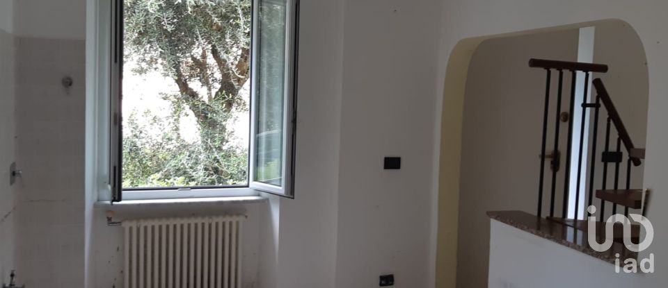 Town house 5 rooms of 81 m² in Genova (16133)