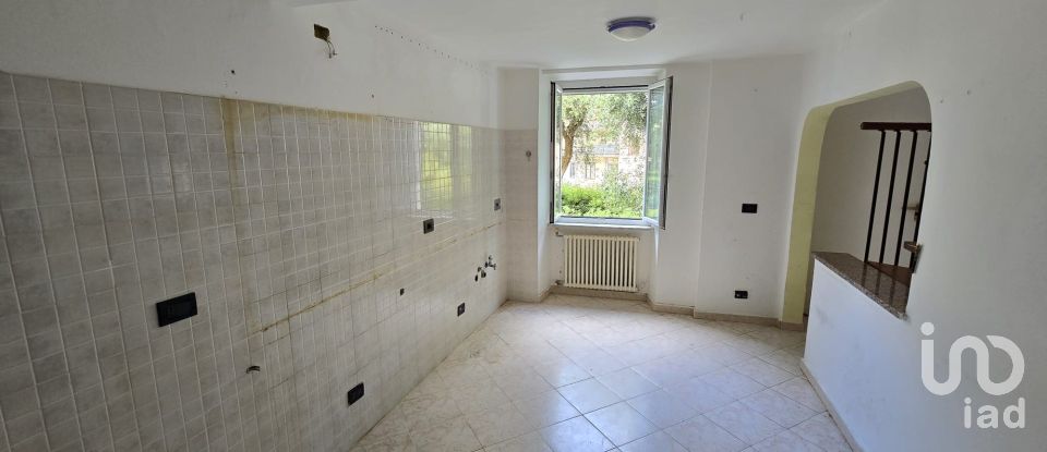 Town house 5 rooms of 81 m² in Genova (16133)