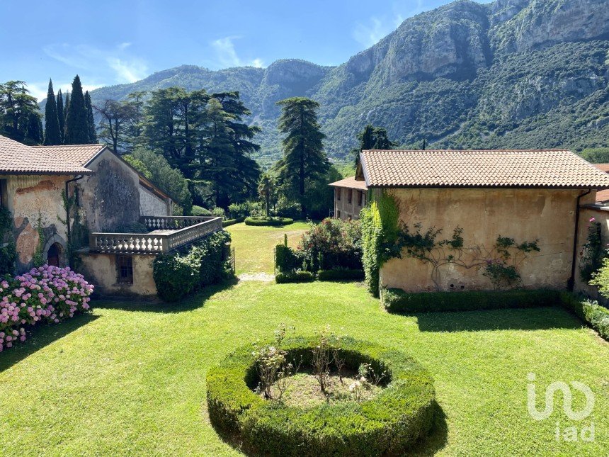 Block of flats in Dolcè (37020) of 2,000 m²