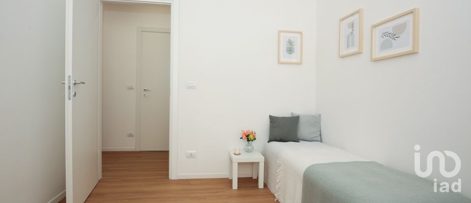 Four-room apartment of 80 m² in Genova (16134)