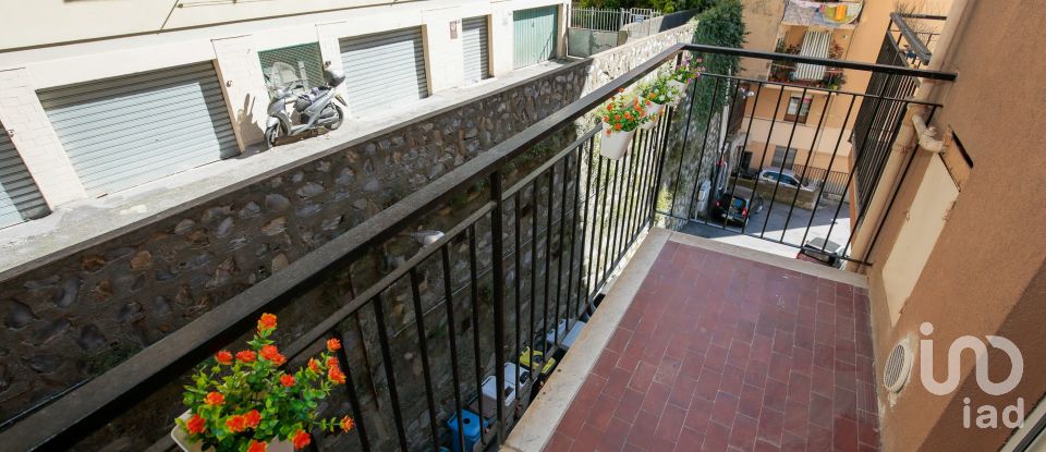 Four-room apartment of 80 m² in Genova (16134)