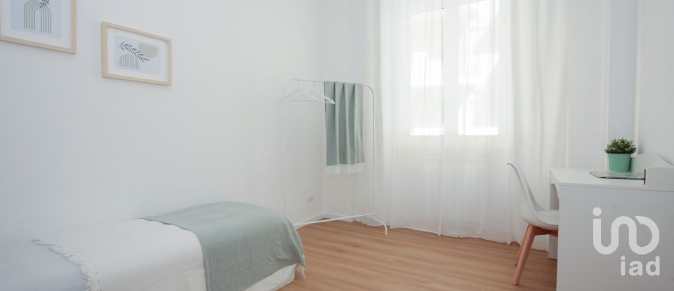 Four-room apartment of 80 m² in Genova (16134)