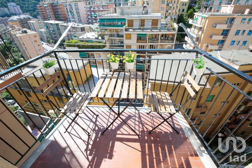 Four-room apartment of 80 m² in Genova (16134)