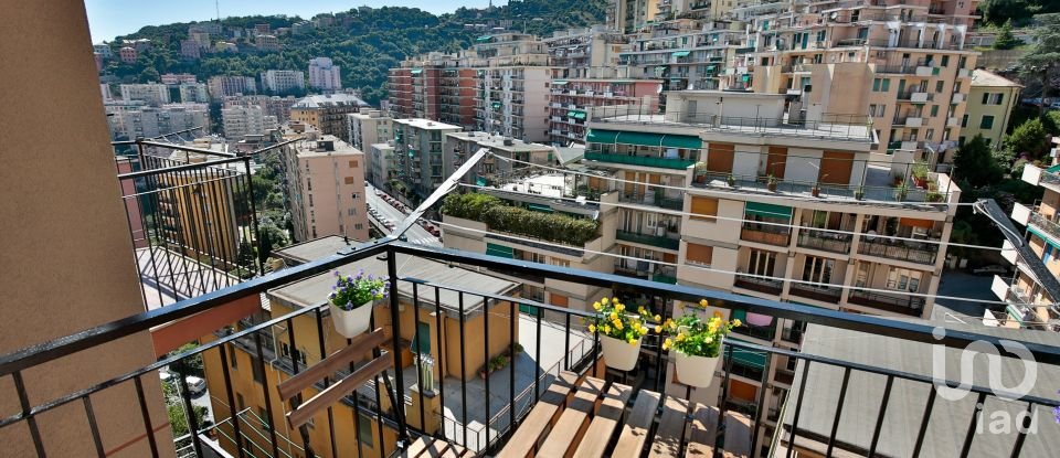 Four-room apartment of 80 m² in Genova (16134)