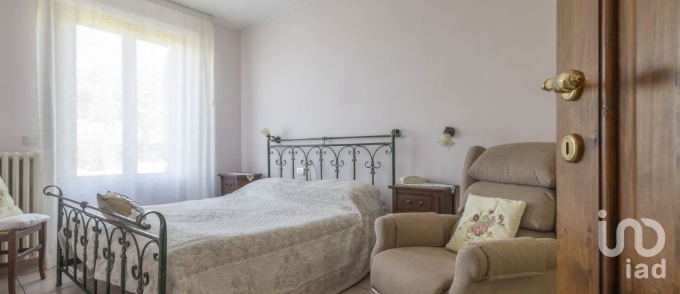 Farm 10 rooms of 500 m² in Porto Sant'Elpidio (63821)