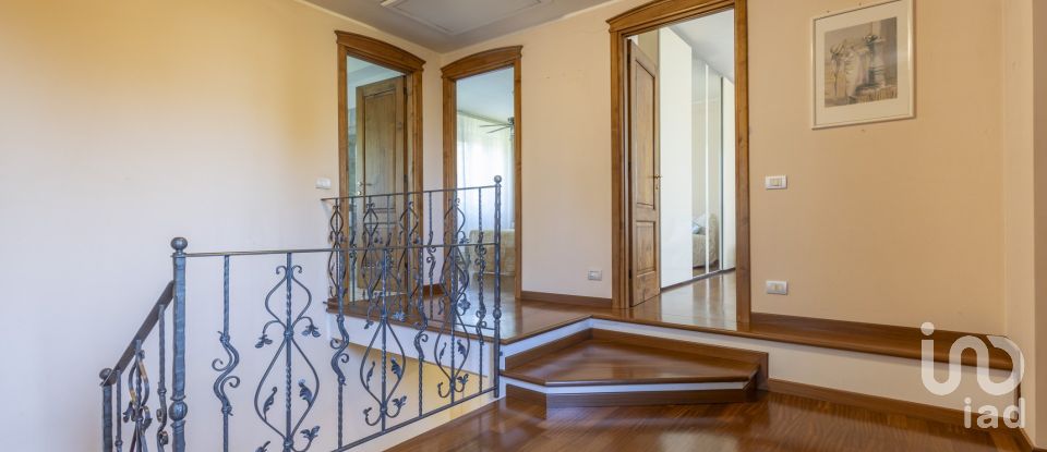 Villa 10 locali di 500 m² in Porto Sant'Elpidio (63821)