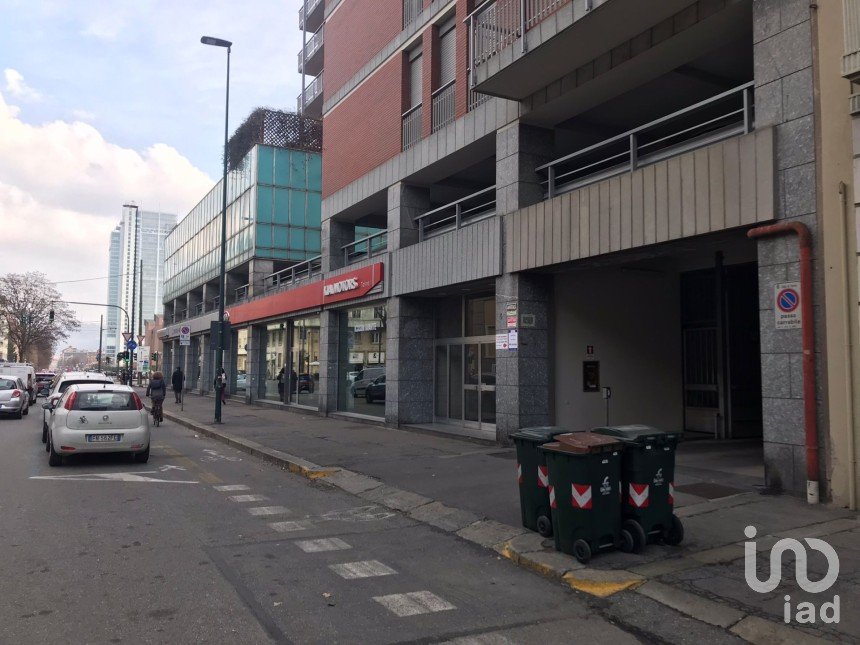 Shop / premises commercial of 1,050 m² in Torino (10138)