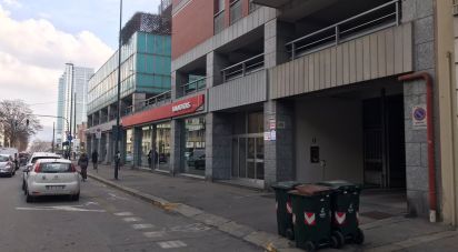Shop / premises commercial of 1,050 m² in Torino (10138)