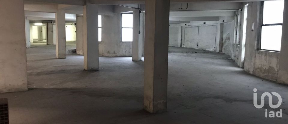 Shop / premises commercial of 1,050 m² in Torino (10138)