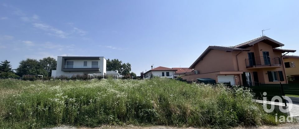 Land of 980 m² in Appiano Gentile (22070)