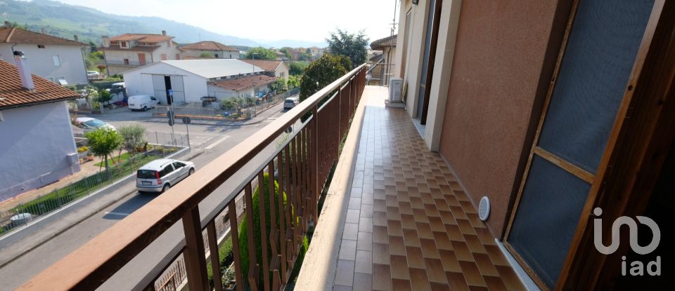 Appartamento 9 locali di 240 m² a Castelbellino (60030)