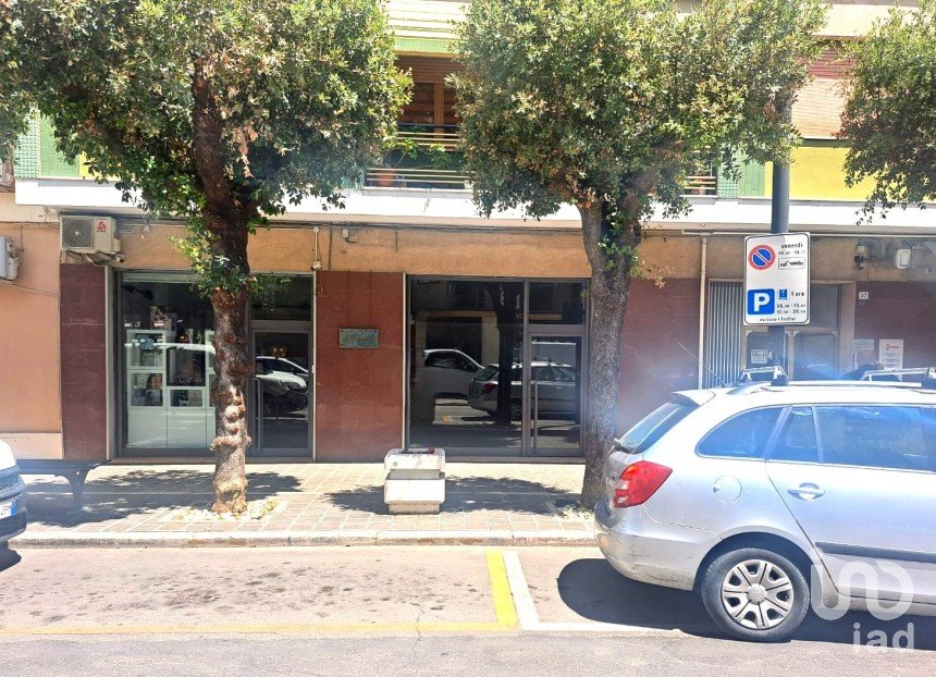 Shop / premises commercial of 44 m² in Pianella (65019)