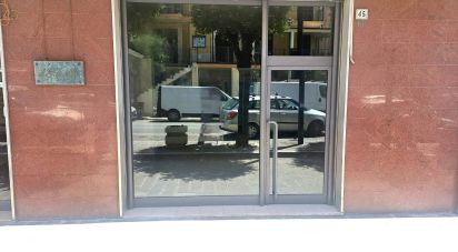 Shop / premises commercial of 44 m² in Pianella (65019)