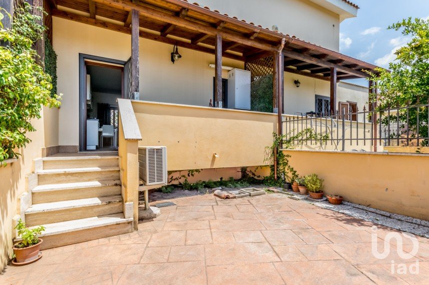 Villa a schiera 2 locali di 47 m² in Roma (00148)