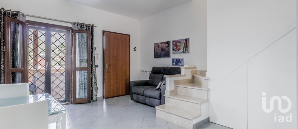 Villa a schiera 2 locali di 47 m² in Roma (00148)