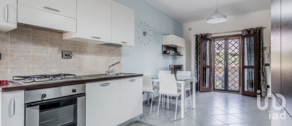 Villa a schiera 2 locali di 47 m² in Roma (00148)