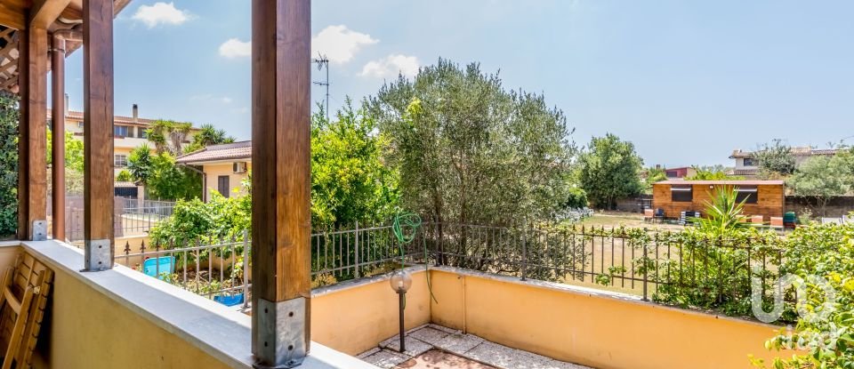 Villa a schiera 2 locali di 47 m² in Roma (00148)