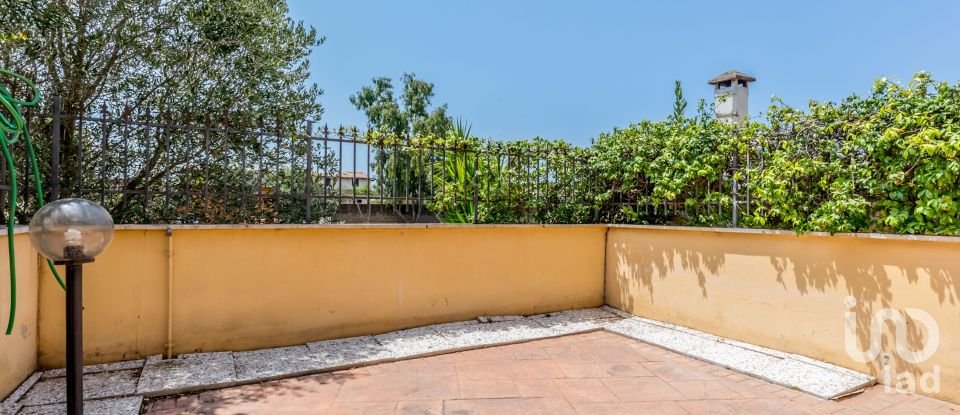 Villa a schiera 2 locali di 47 m² in Roma (00148)