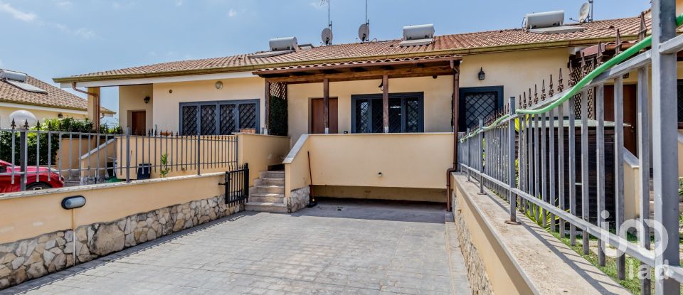 Villa a schiera 2 locali di 47 m² in Roma (00148)