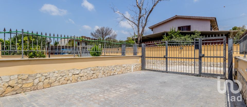 Villa a schiera 2 locali di 47 m² in Roma (00148)