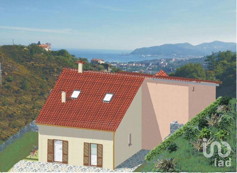 Rustico 4 locali di 7.130 m² in Savona (17100)