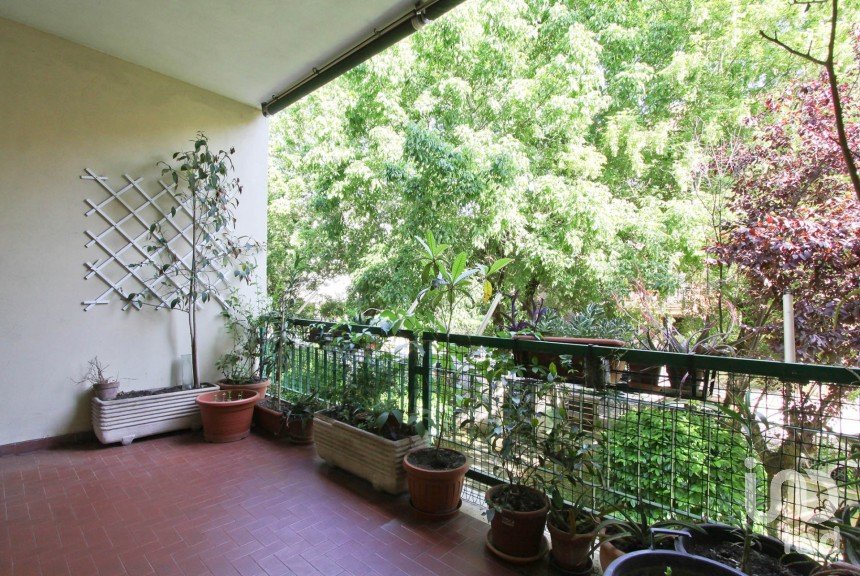 Four-room apartment of 145 m² in Roma (00156)