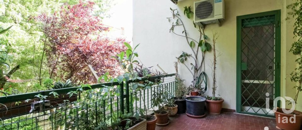 Four-room apartment of 145 m² in Roma (00156)