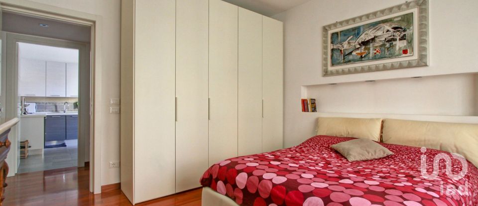 Three-room apartment of 111 m² in Roma (00179)