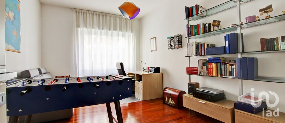 Three-room apartment of 111 m² in Roma (00179)