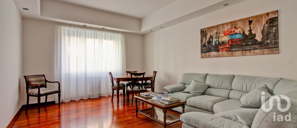 Three-room apartment of 111 m² in Roma (00179)