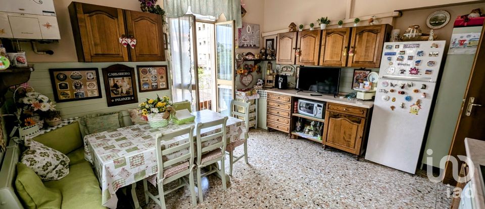 Hotel 6 rooms of 118 m² in Sulmona (67039)