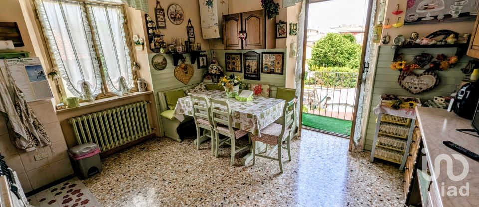 Hotel 6 rooms of 118 m² in Sulmona (67039)