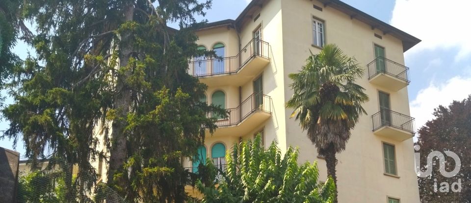 Four-room apartment of 211 m² in Cantù (22063)