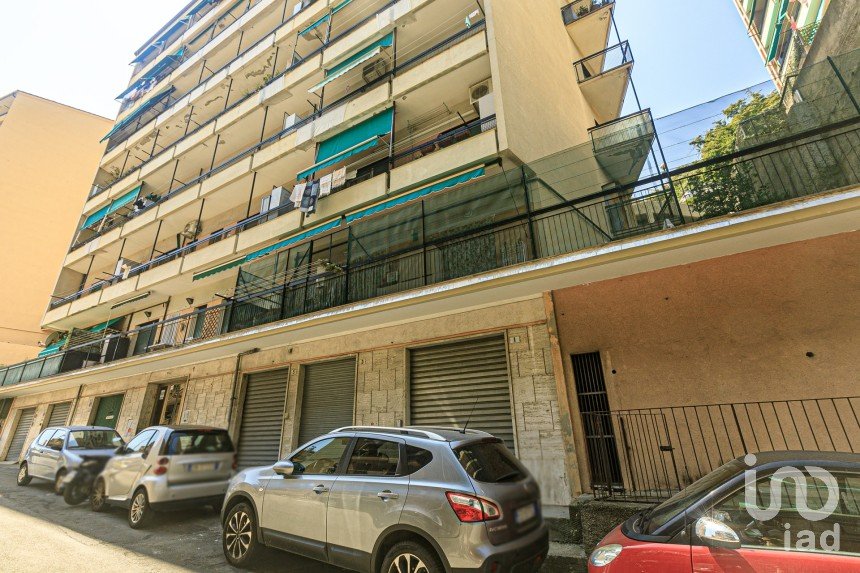 Four-room apartment of 96 m² in Genova (16142)