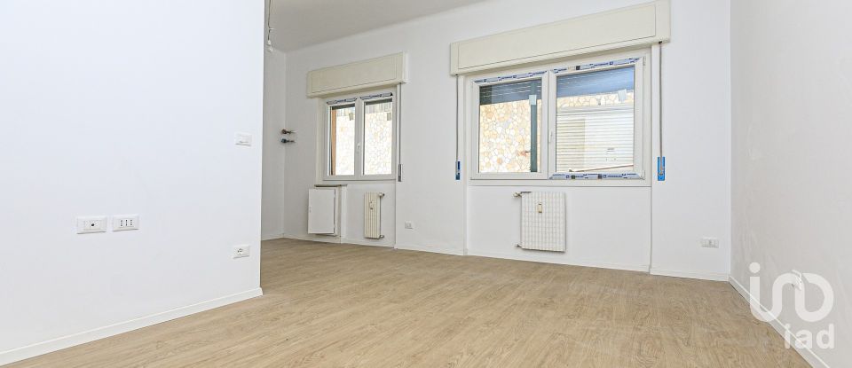 Four-room apartment of 96 m² in Genova (16142)