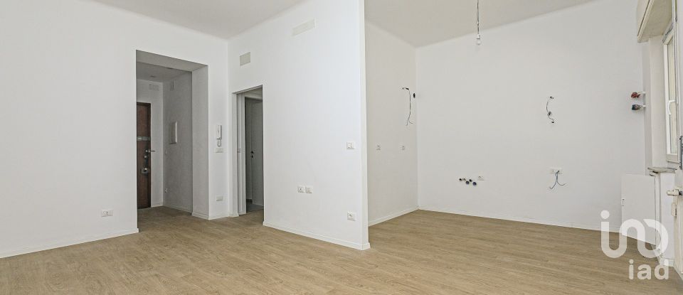 Four-room apartment of 96 m² in Genova (16142)