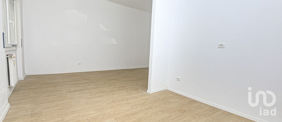 Four-room apartment of 96 m² in Genova (16142)