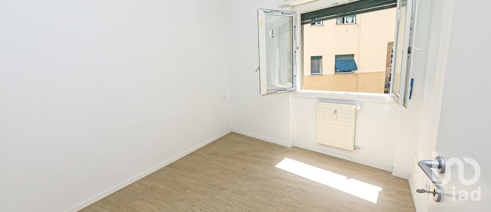 Four-room apartment of 96 m² in Genova (16142)