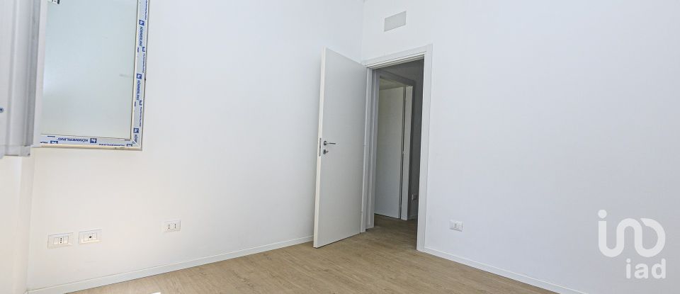 Four-room apartment of 96 m² in Genova (16142)