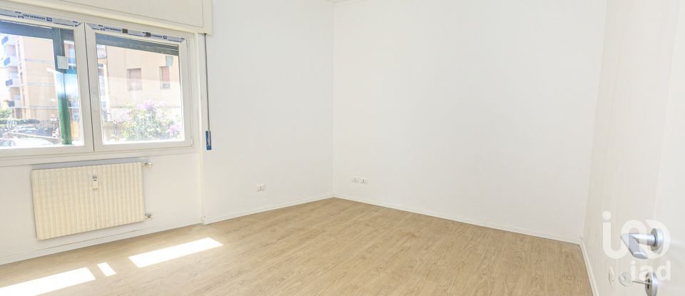 Four-room apartment of 96 m² in Genova (16142)