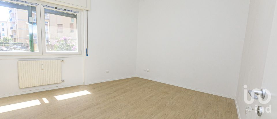 Four-room apartment of 96 m² in Genova (16142)