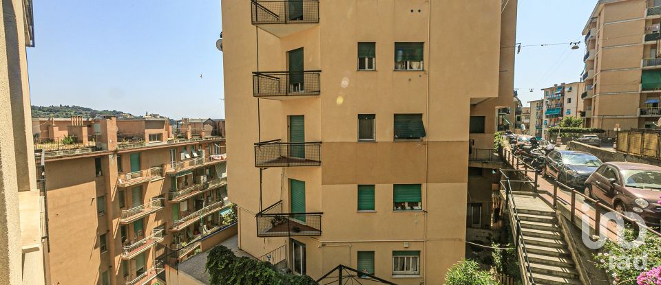 Four-room apartment of 96 m² in Genova (16142)