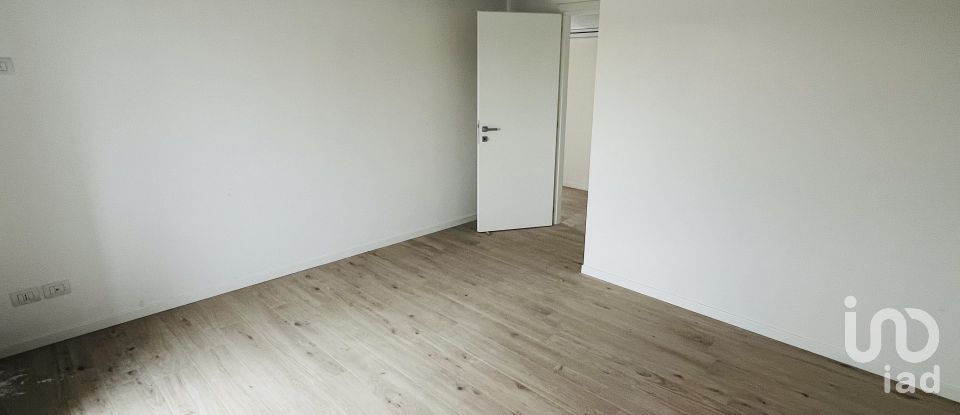 Building 5 rooms of 180 m² in Rubano (35030)