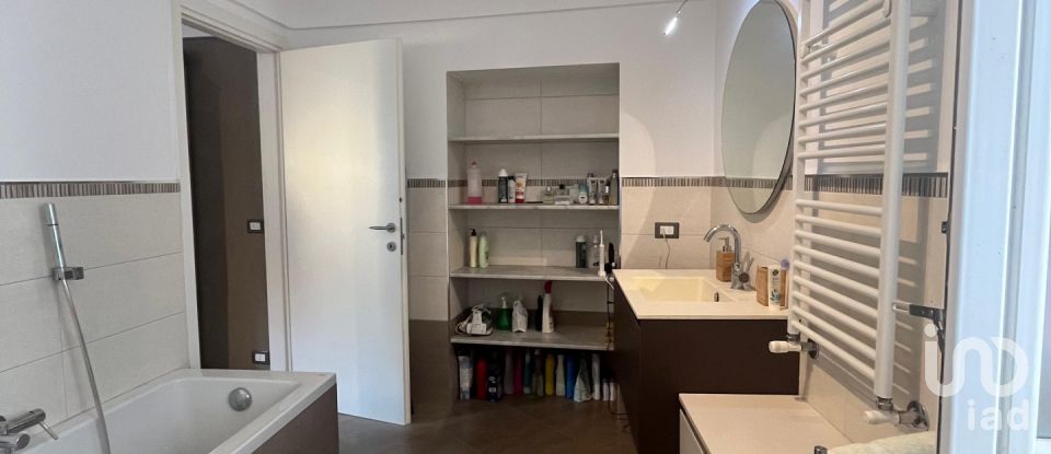 Appartamento 8 locali di 187 m² a Arenzano (16011)