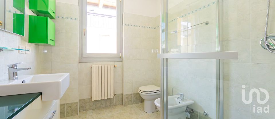 Three-room apartment of 70 m² in Barlassina (20825)