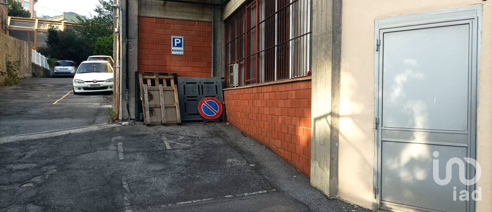 Warehouse of 681 m² in Genova (16153)