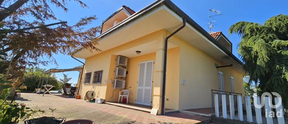 Villa 10 locali di 325 m² in Conzano (15030)