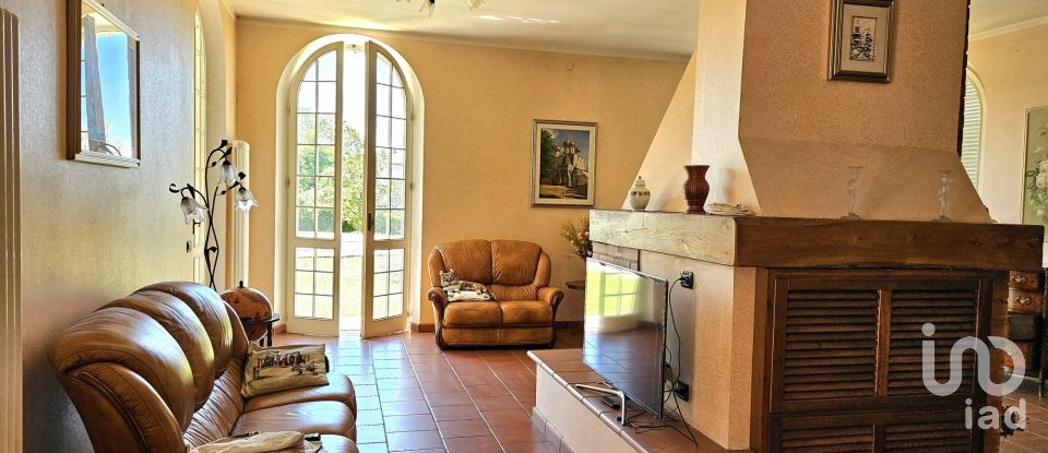 Villa 10 locali di 325 m² in Conzano (15030)