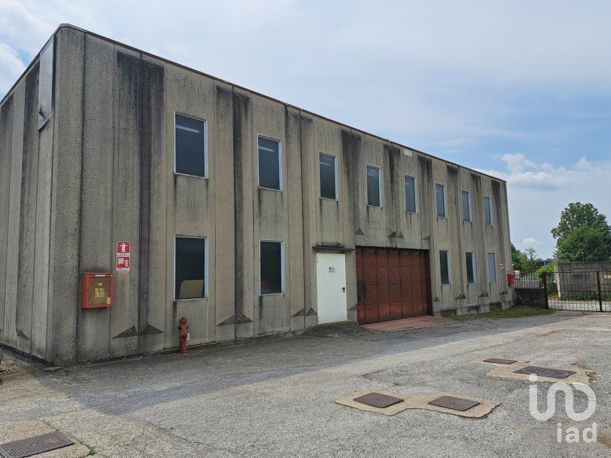 Warehouse of 1,270 m² in Luisago (22070)