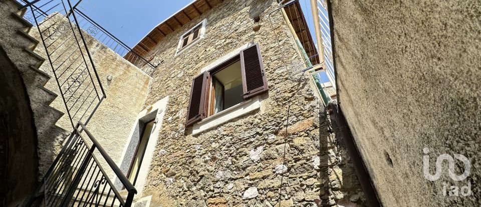 Three-room apartment of 65 m² in Castelbianco (17030)